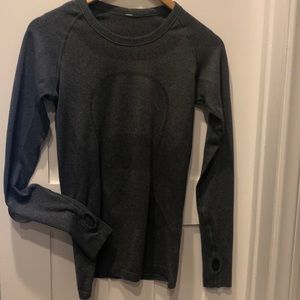 Lululemon grey shirt